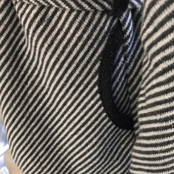 Double Zero Black White Sherpa Collar Tie Front Sweater Women's Size Small - Picture 6 of 11